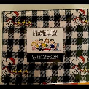 Peanuts queen bed sheets new